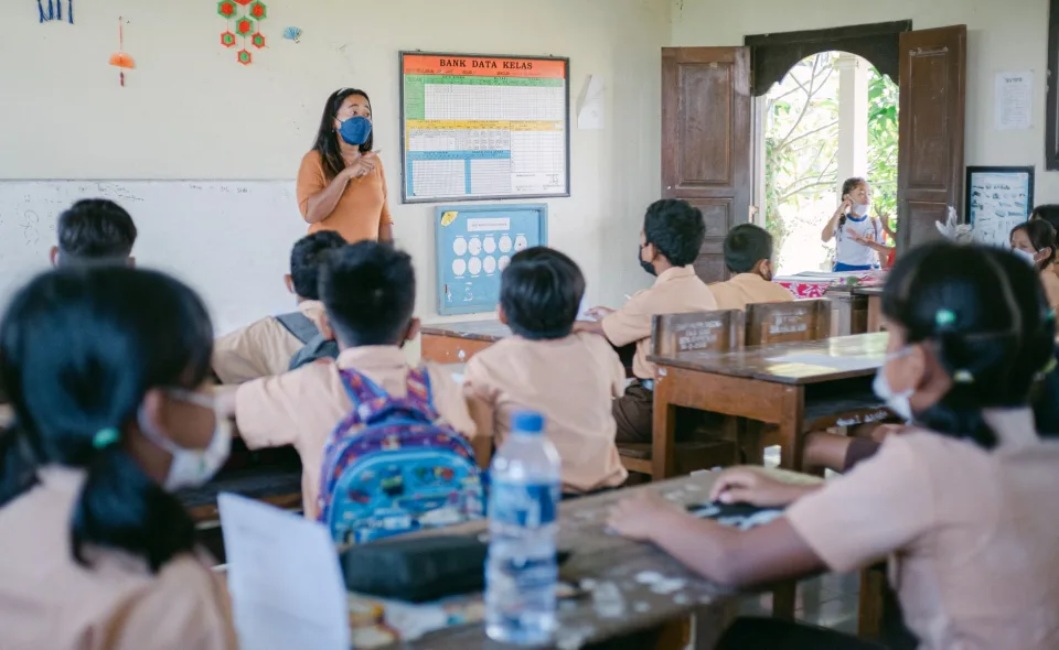 Thầy cô kèm từng em